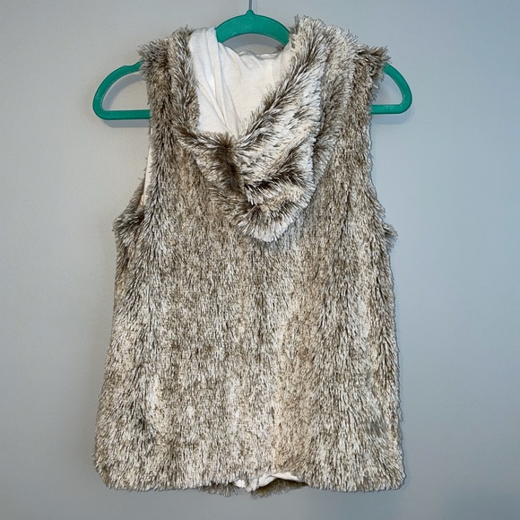 NWOT Altar’d State Faux Fur Hooded Sherpa Vest S - Picture 7 of 9